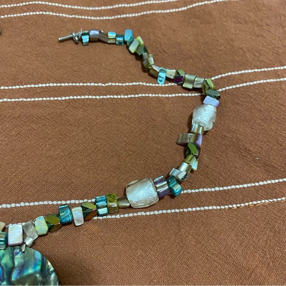 Beautiful NECKLACE BLUE SHELLS MINI BEADS + LARGE DROP PENDANT - Picture 5 of 9